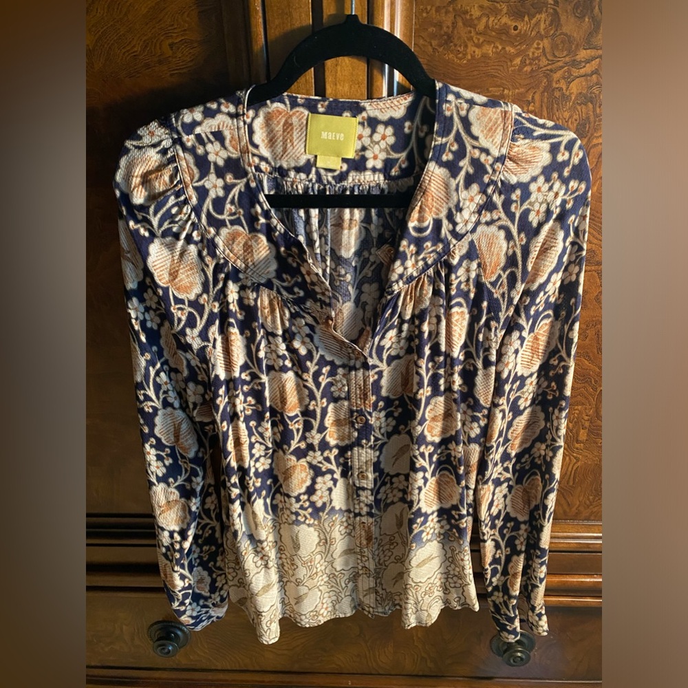 Anthropologie Maeve button down v-neck . Size M